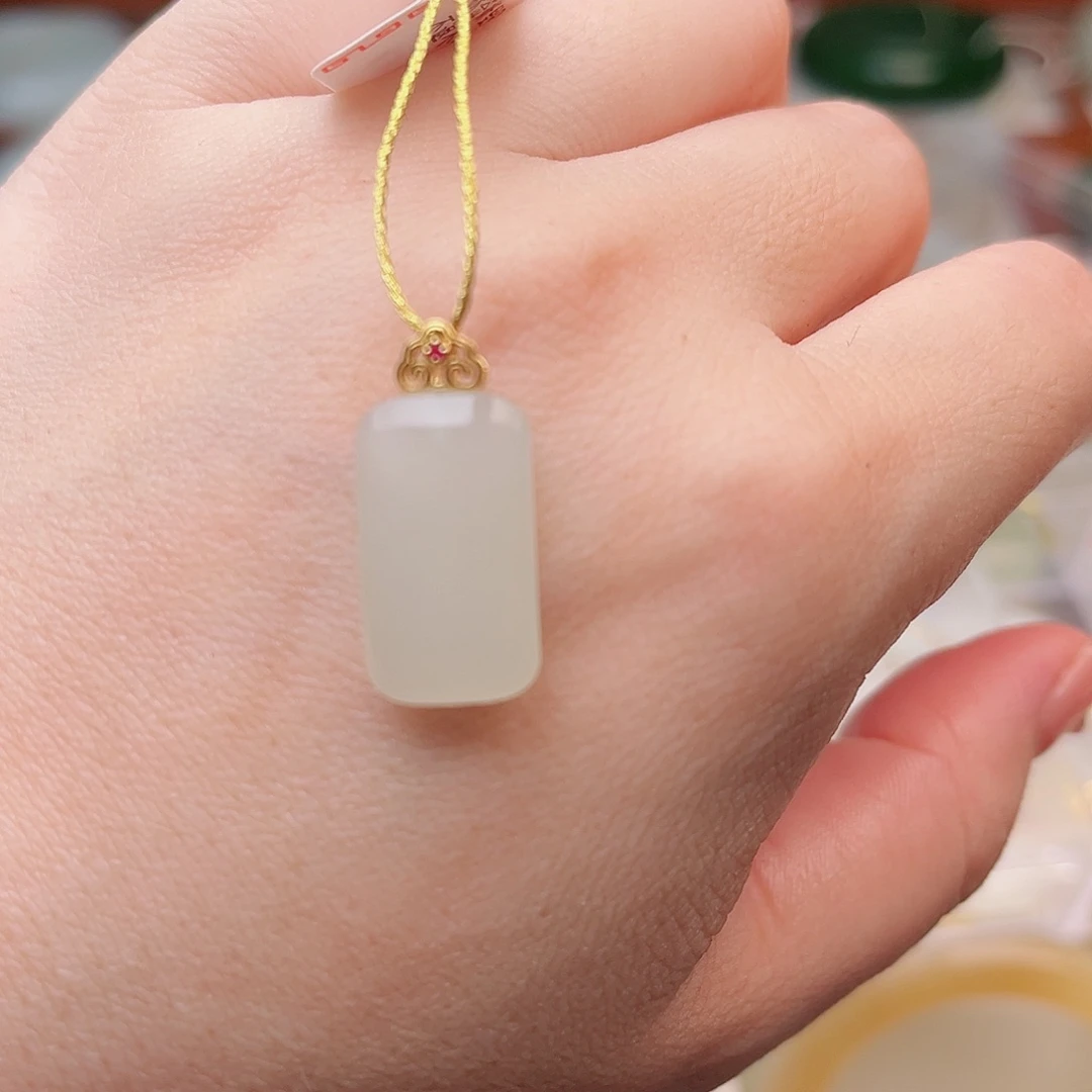 和田玉18K金镶嵌颈饰