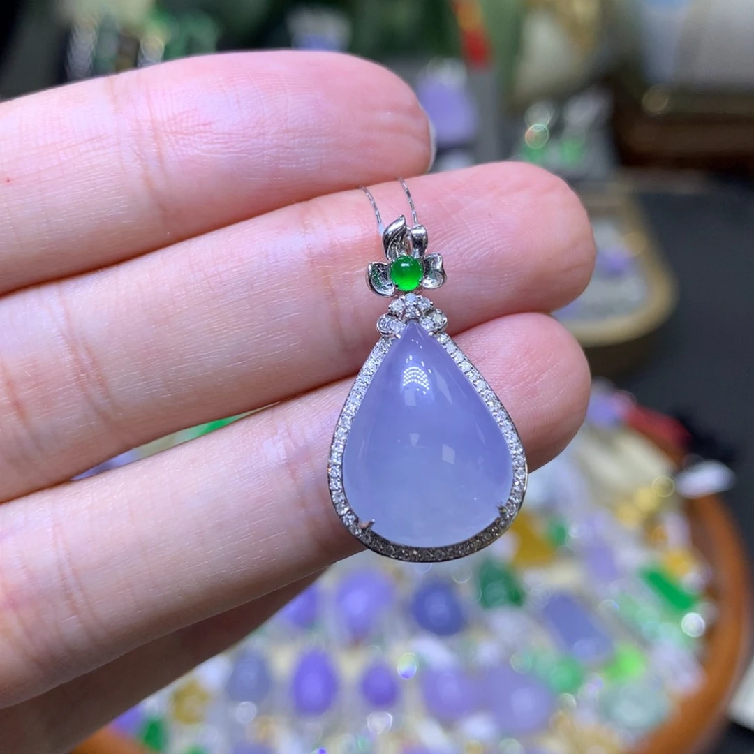 颈饰18K金镶嵌翡翠