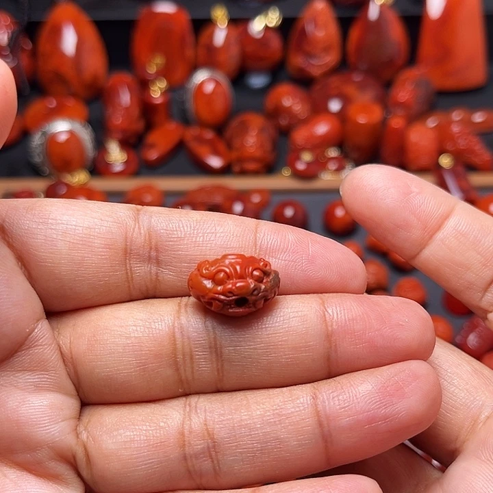 劉***钱南红玛瑙未镶嵌配饰配饰