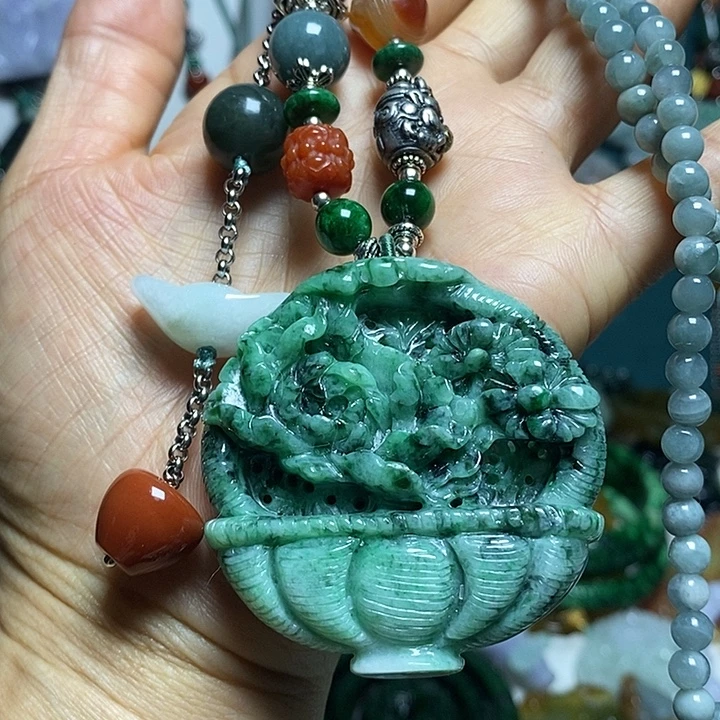 翡翠未镶嵌吊坠(赠链)