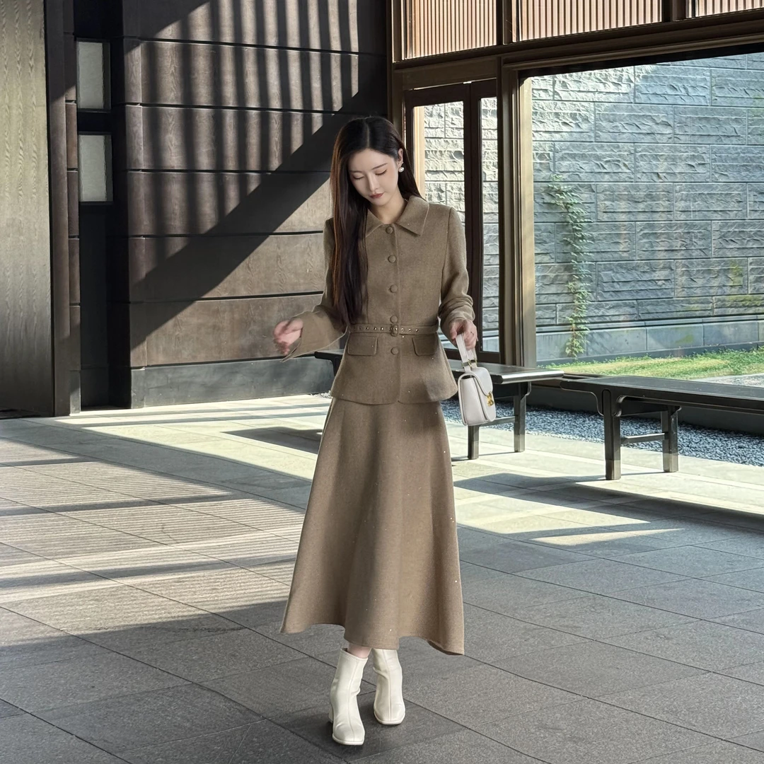 慧慧【黄昏恋人】小香风2025秋季新款设计感短外套遮肉显瘦显高上衣