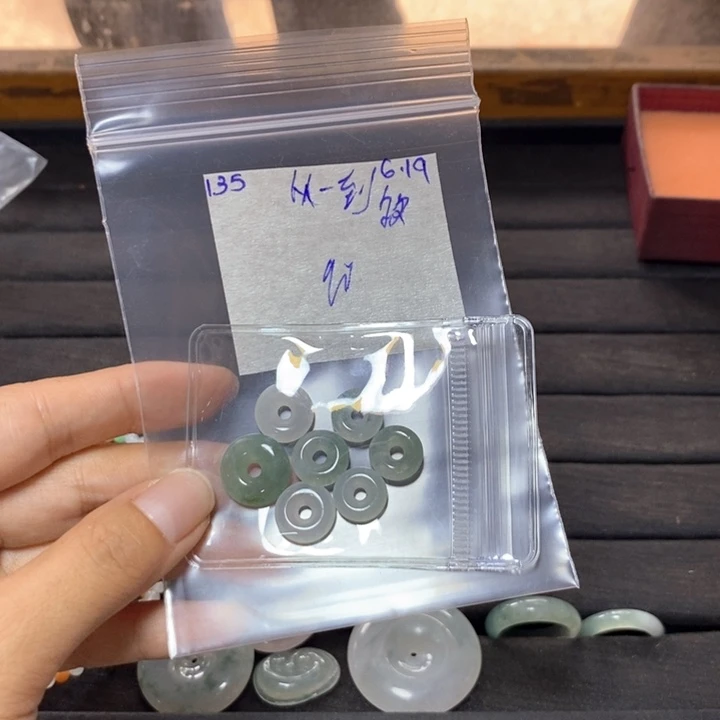 从***多定制翡翠未镶嵌不退