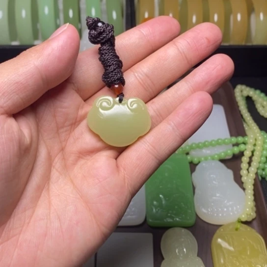 和田玉未镶嵌吊坠(不含链)