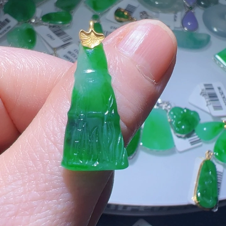 颈饰18K金镶嵌翡翠