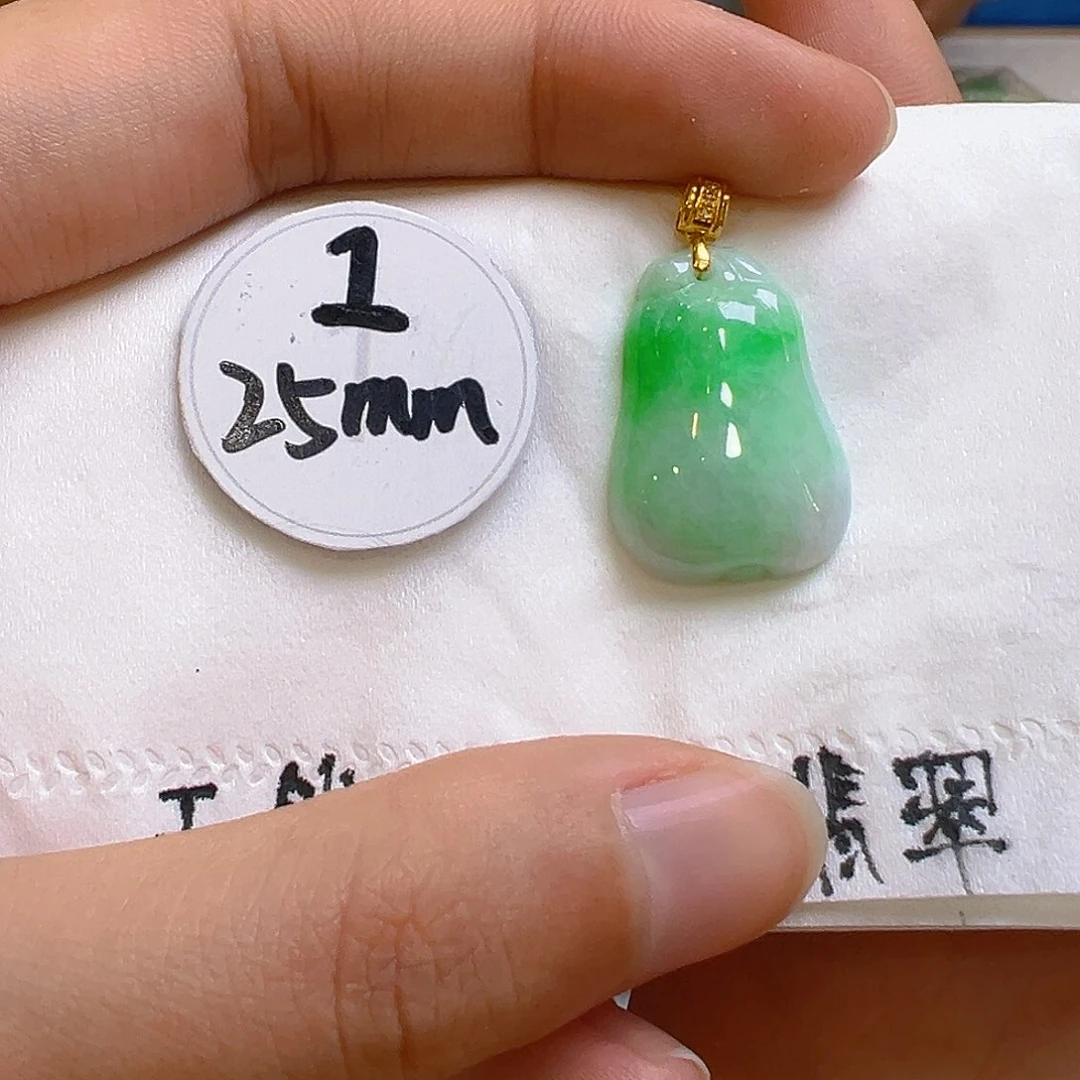 翡翠颈饰18K金镶嵌翡翠