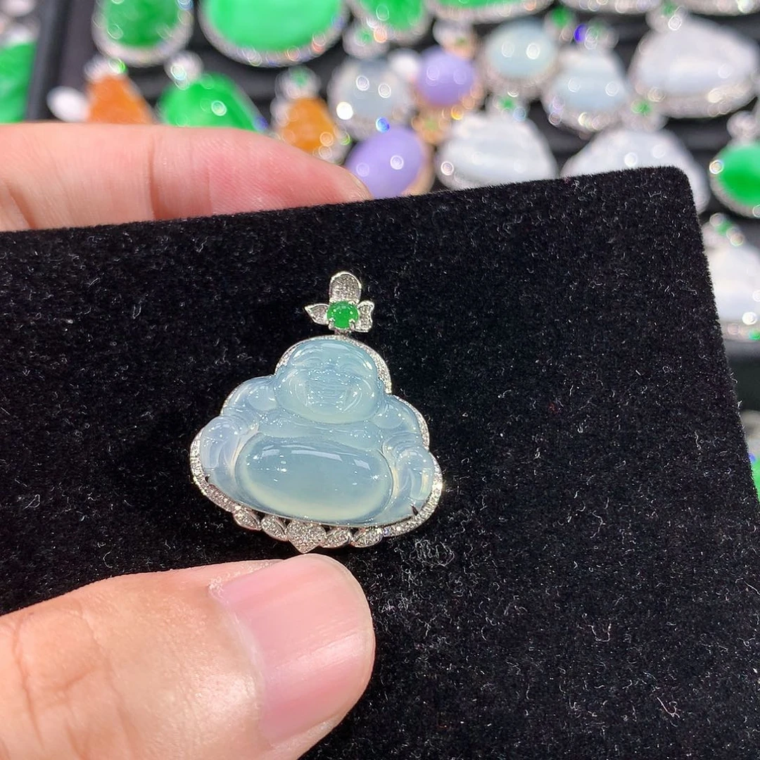 翡翠18K金镶嵌颈饰