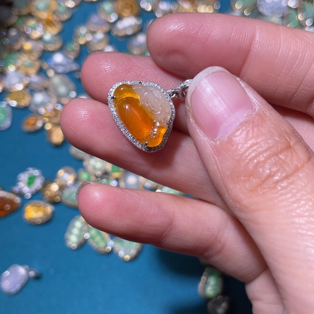 翡翠颈饰18K金镶嵌啊***！