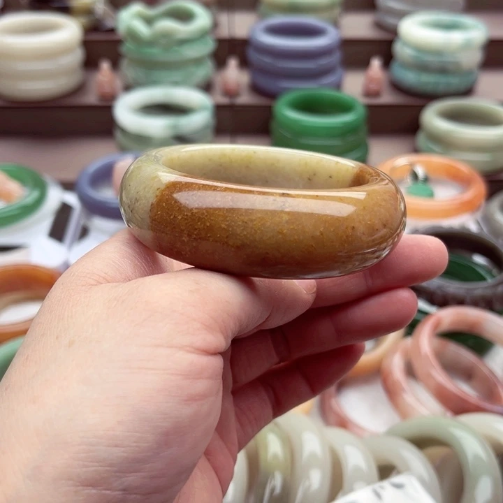 石英质玉手镯未镶嵌珠***峰