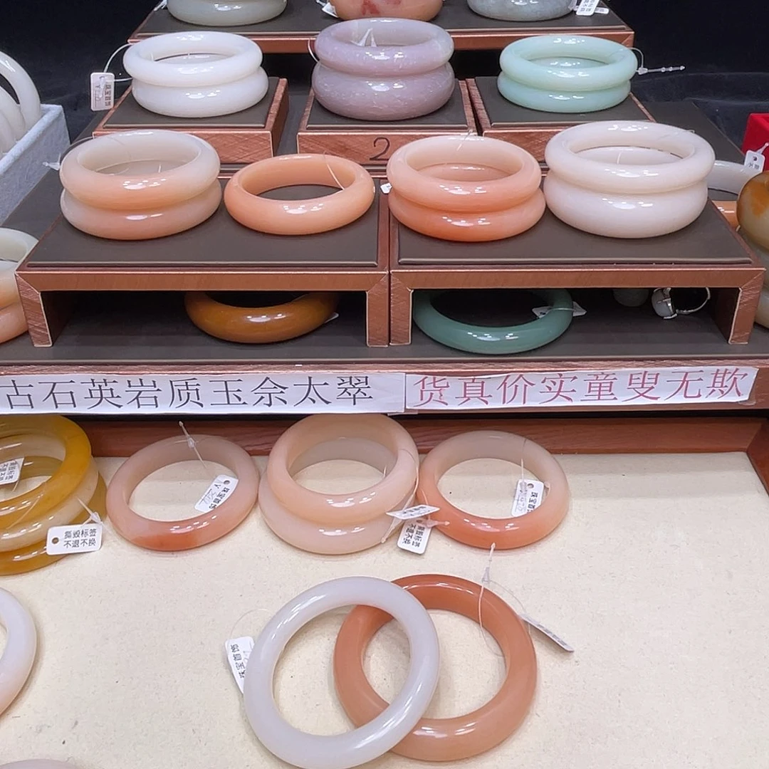 鼓****未镶嵌手镯石英质玉