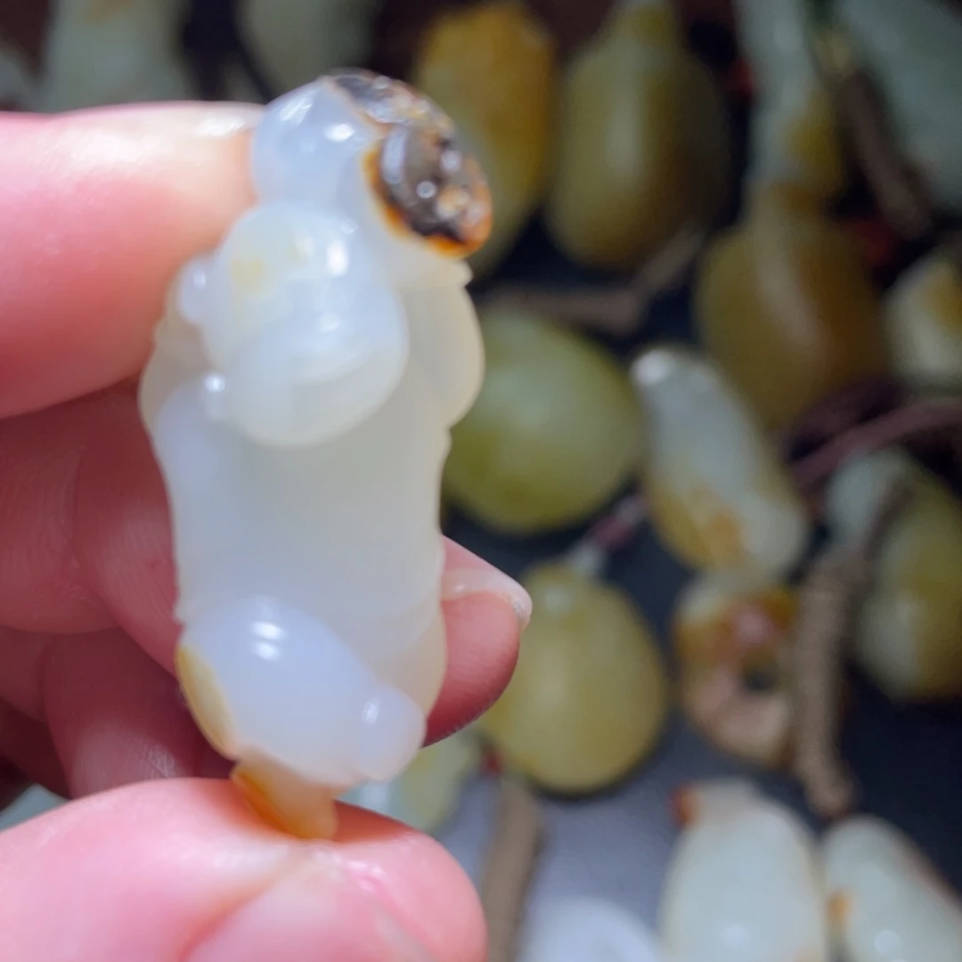 和田玉（糖玉）未镶嵌颈饰童****室