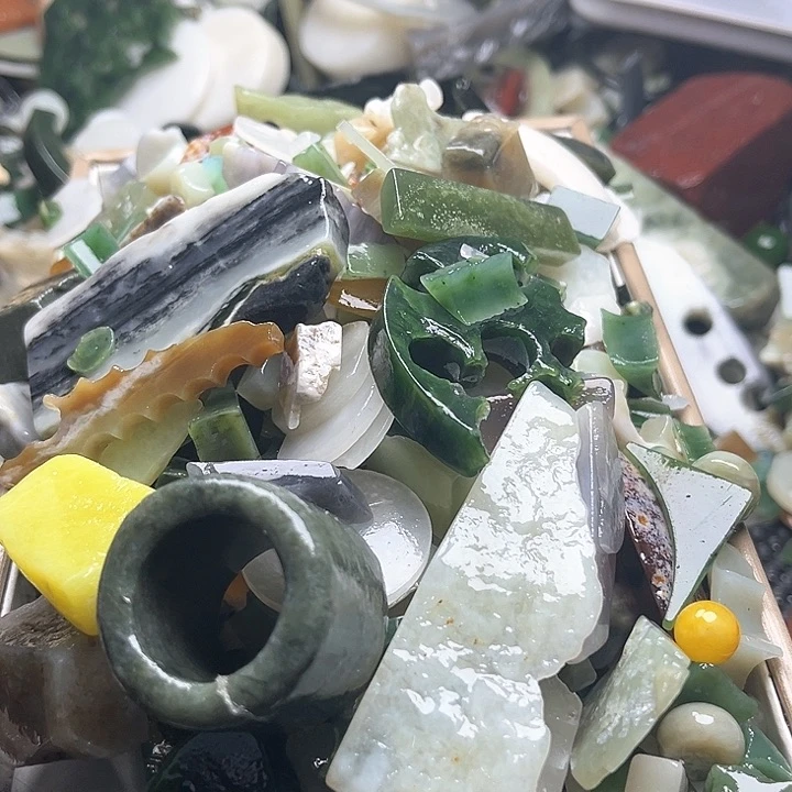 和田玉（糖玉）和田玉边角料9K金镶嵌平*