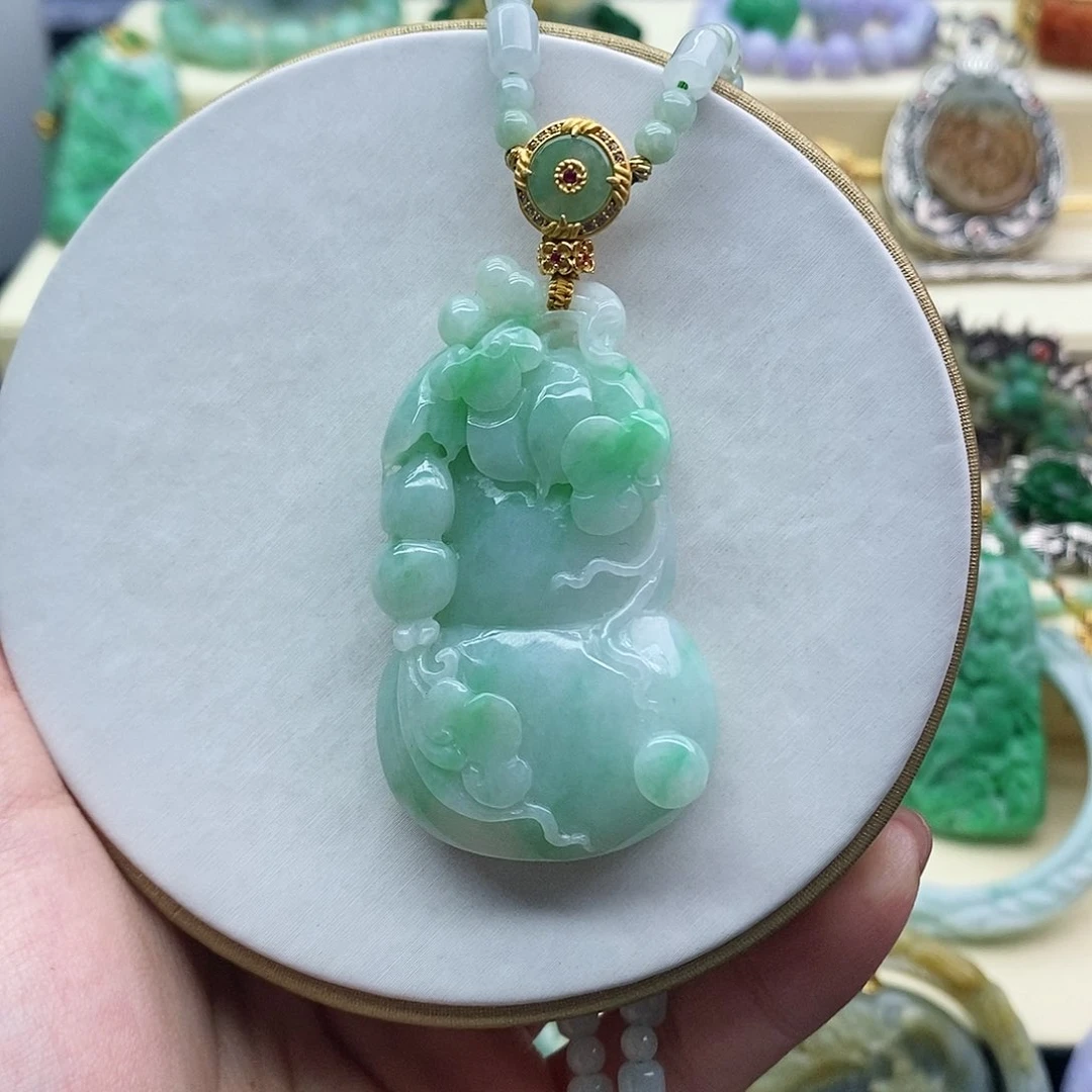 翡翠未镶嵌吊坠(赠链)