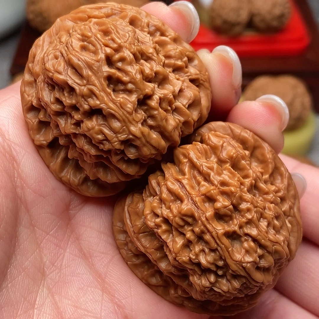 文玩核桃把件毕业满肉红皮南疆44全品