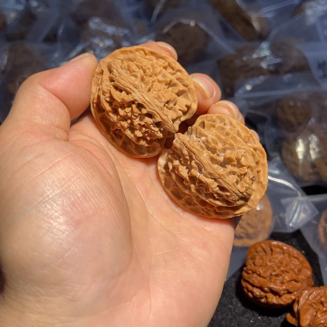 文玩核桃吊坠苹果园狮子头80