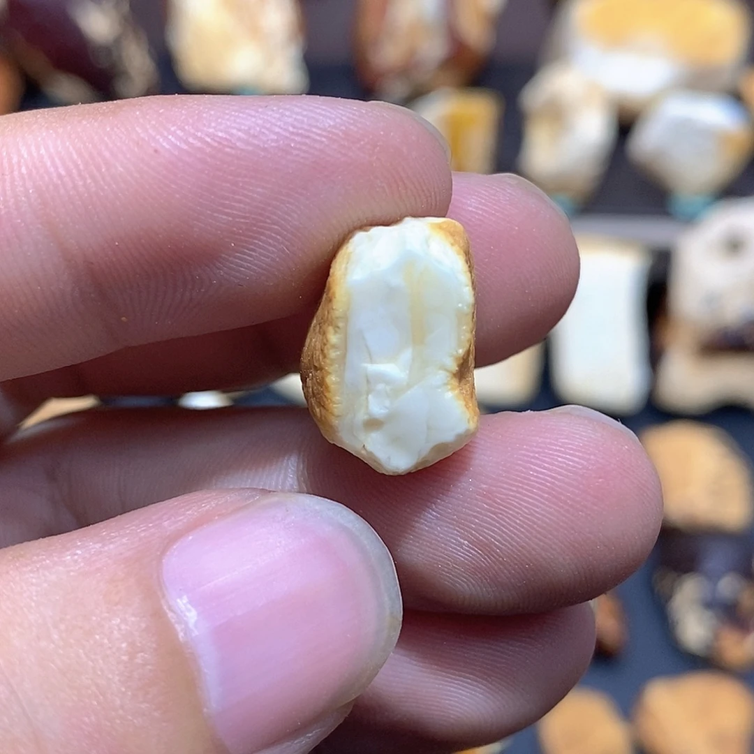 缪***e定制琥珀蜜蜡原石定制