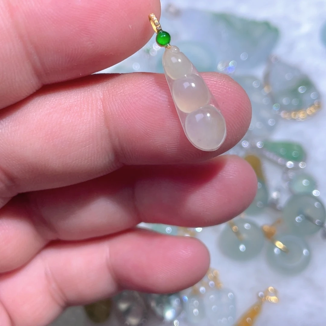 翡翠18K金镶嵌颈饰