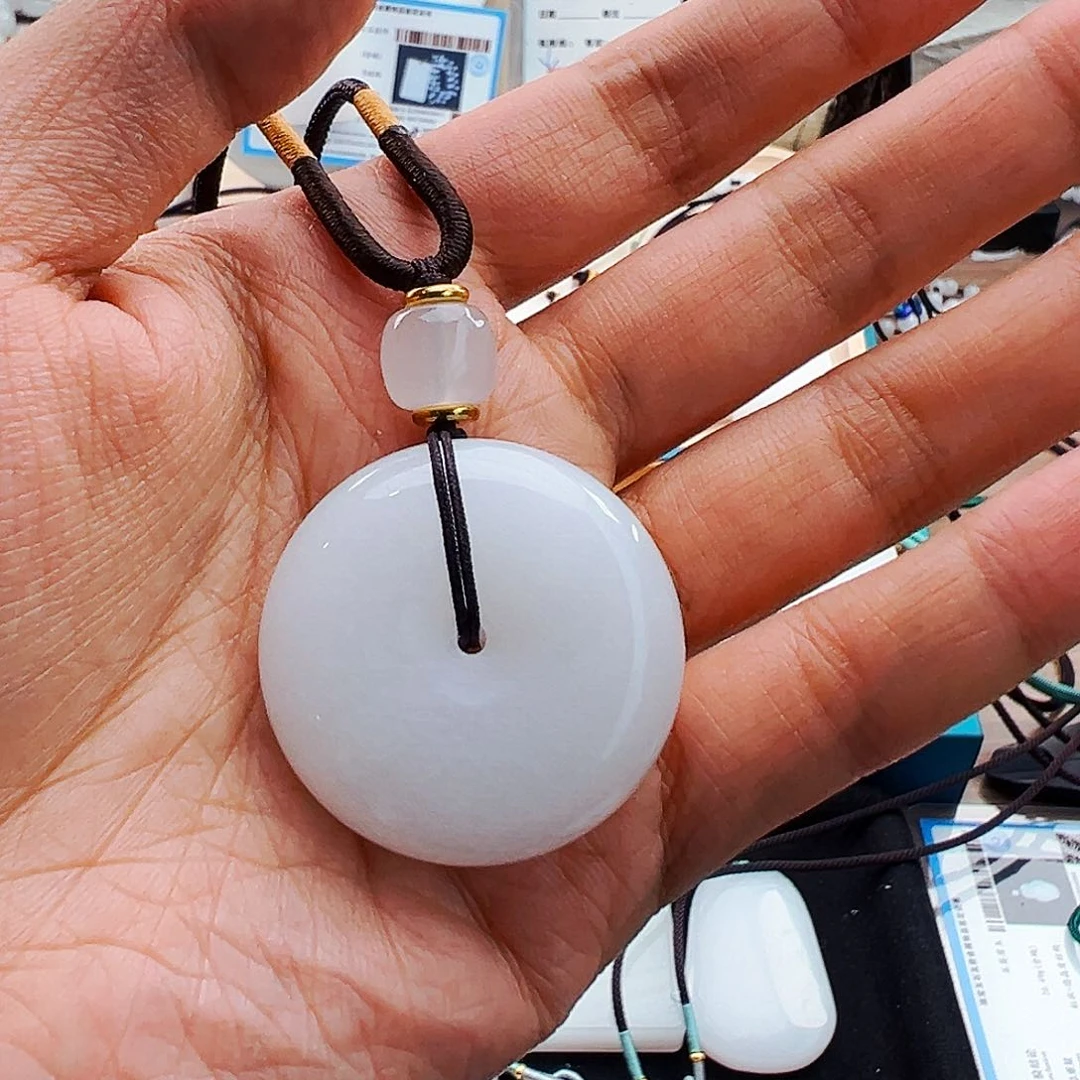 锦***征石英质玉（金丝玉）未镶嵌颈饰