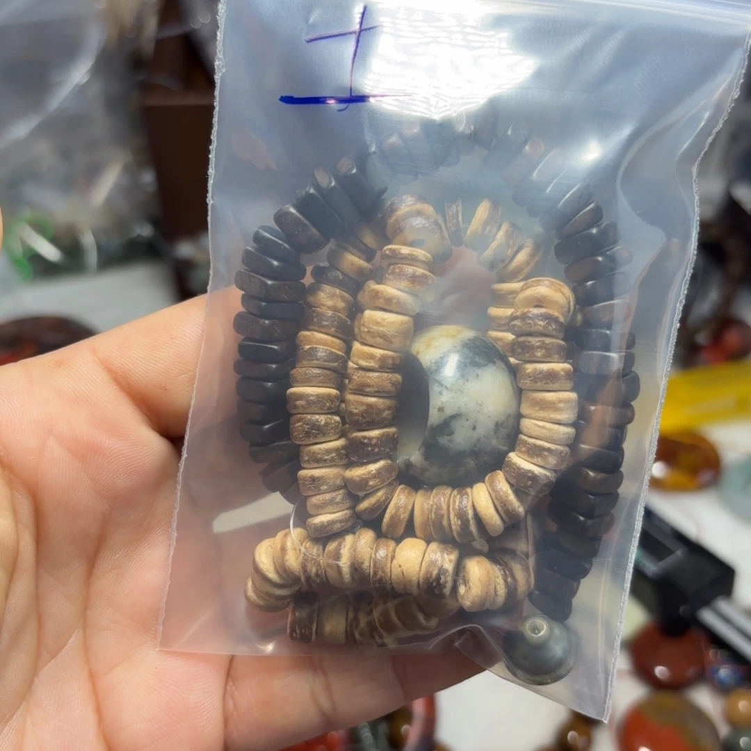 岫岩河磨玉（透闪石质玉）颈饰未镶嵌小*豆
