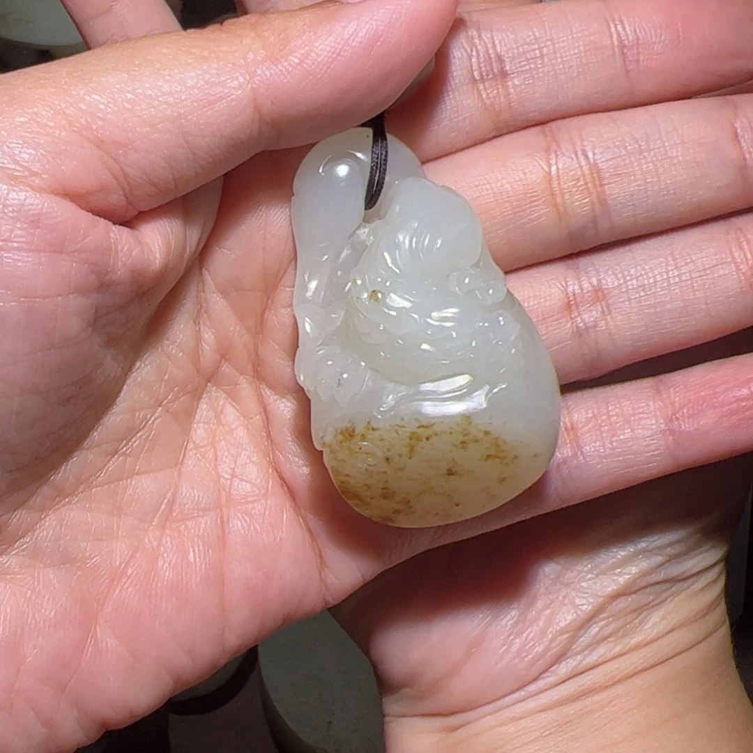 若***物颈饰未镶嵌和田玉