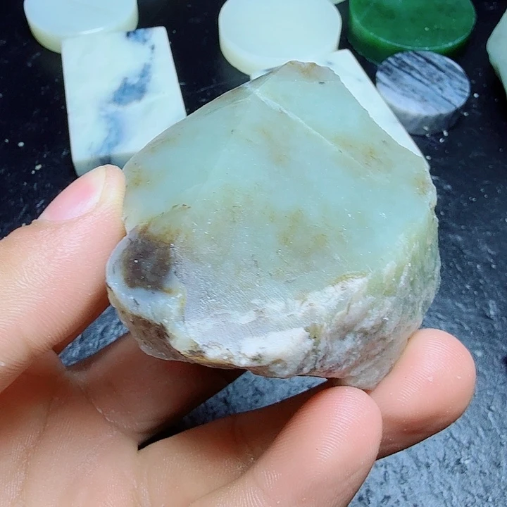 和田玉（糖玉）未镶嵌珠宝奇石