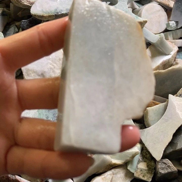 翡翠颈饰未镶嵌天然翡翠