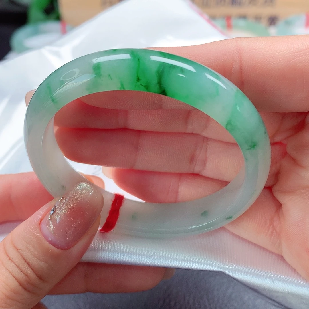 未镶嵌手镯（贵妃镯）翡翠4950正圈能戴