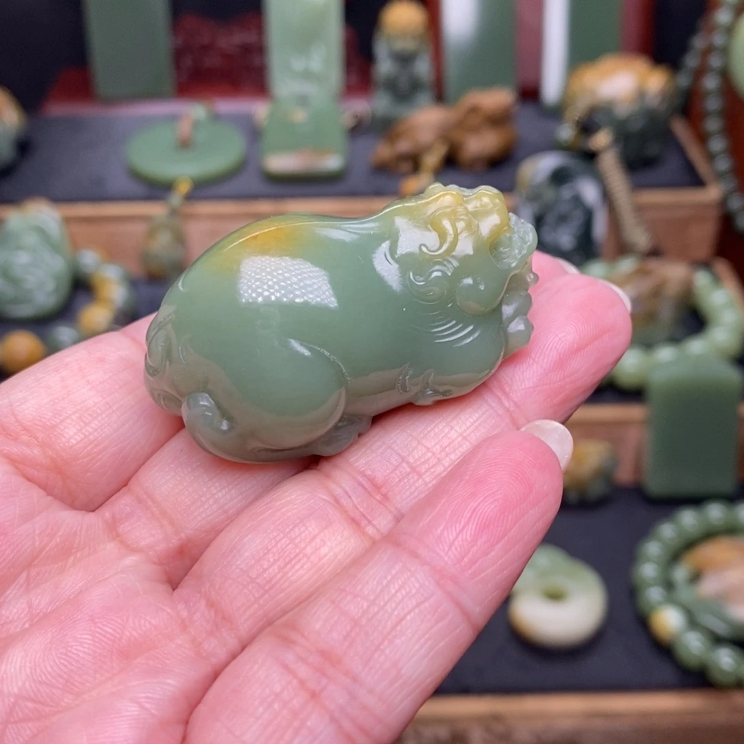 岫岩河磨玉（透闪石质玉）未镶嵌把件