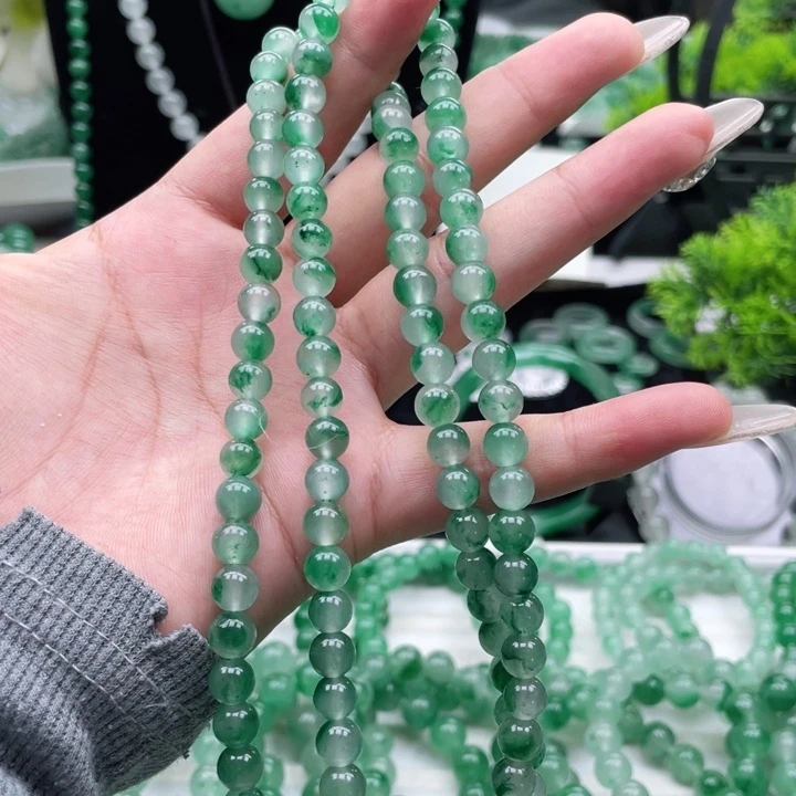 未镶嵌手链石英质玉（非洲翠）轻微矿点