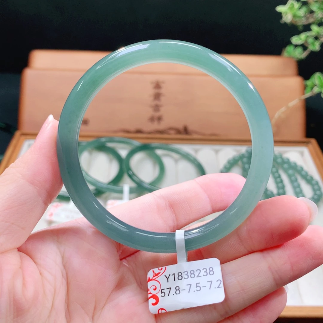 翡翠手镯（圆镯）未镶嵌