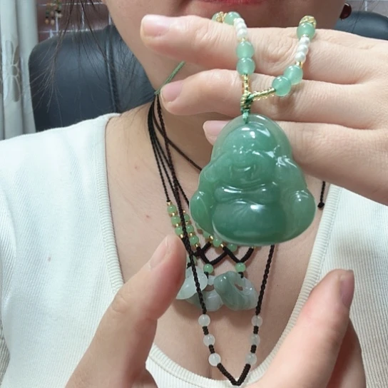 东陵石未镶嵌颈饰佛