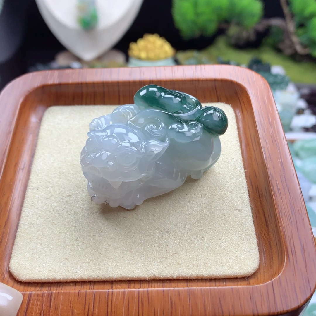 翡翠未镶嵌颈饰37