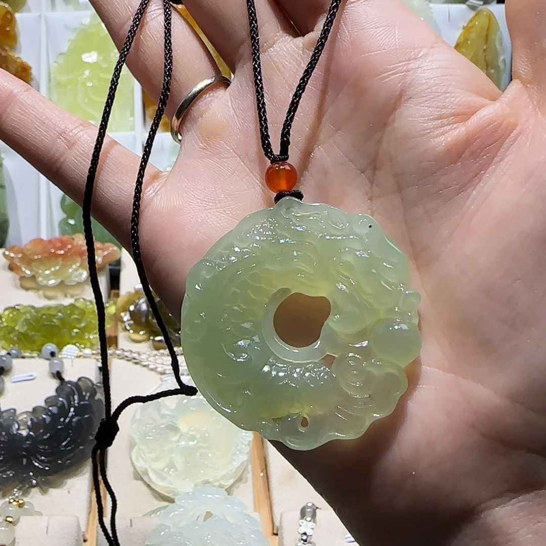 蛇纹石玉未镶嵌颈饰