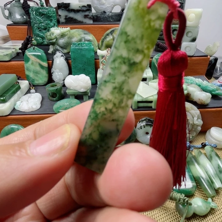 独山玉未镶嵌珠宝半成品