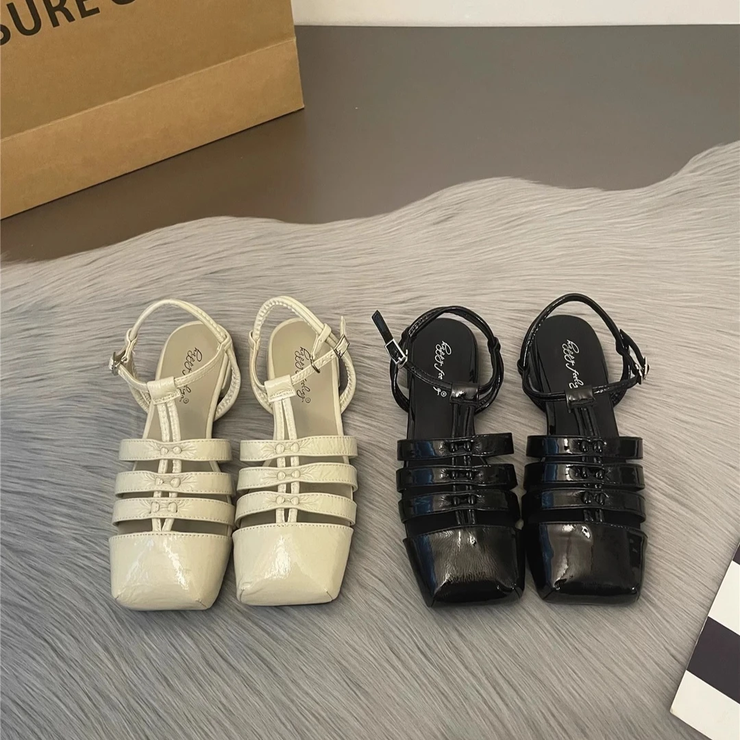 美猫汇镂空2025新款夏季凉鞋女真皮方头平底一字带罗马包头猪笼鞋