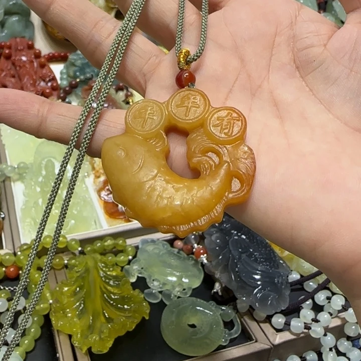 未镶嵌蛇纹石玉吊坠