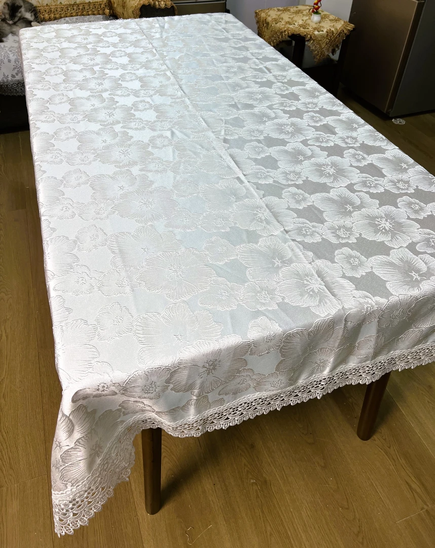 D22浮雕白色(100X150cm）餐桌布，茶几布，电视机65-70寸盖巾