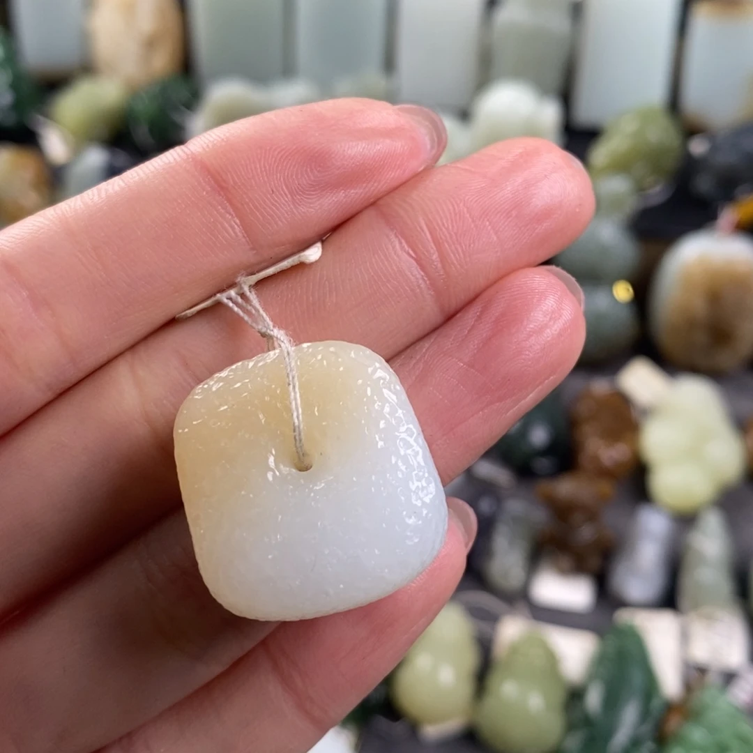 *****和田玉未镶嵌颈饰