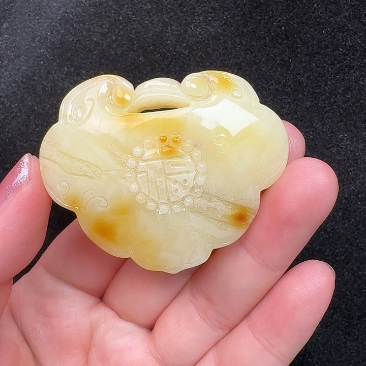 蜜蜡未镶嵌珠宝奇石
