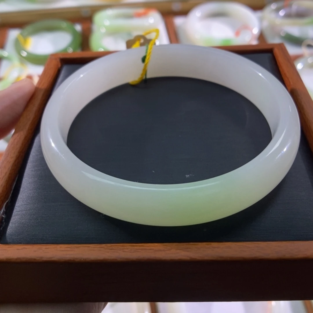 【闪购商品】未镶嵌手镯和田玉（翠青玉）