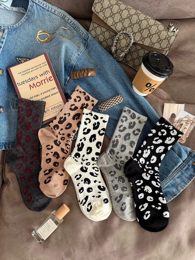 秋冬时尚豹纹袜子女中筒ins潮韩系百搭微压长袜复古高腰豹点运动
