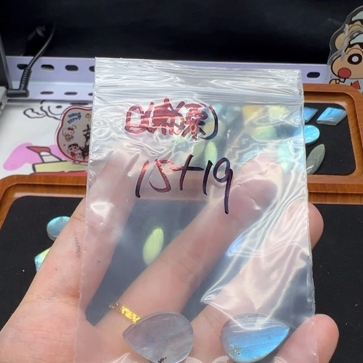 ****有机玻璃天然拉长石吊坠款