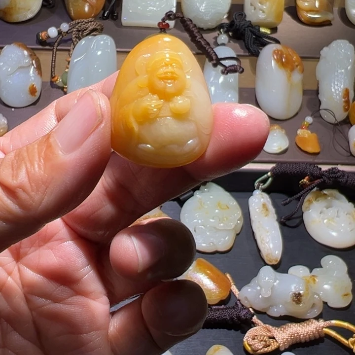 喵***咪和田玉未镶嵌颈饰