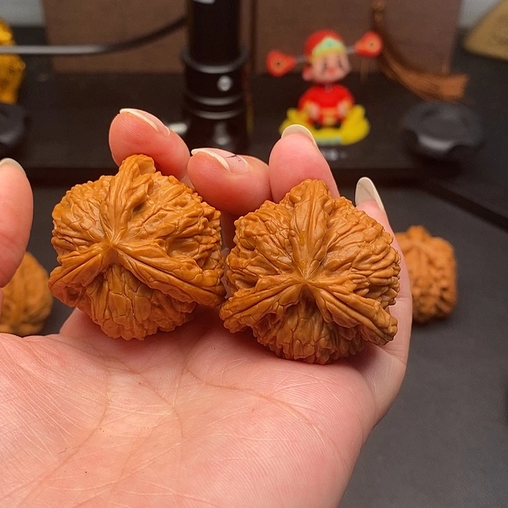 神***显文玩核桃把件白奔