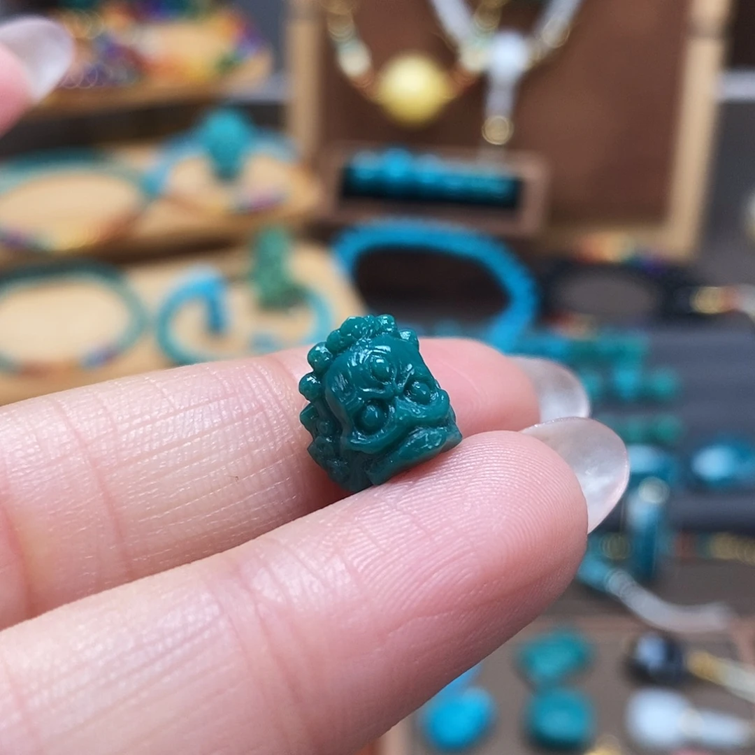 绿松石未镶嵌珠宝奇石