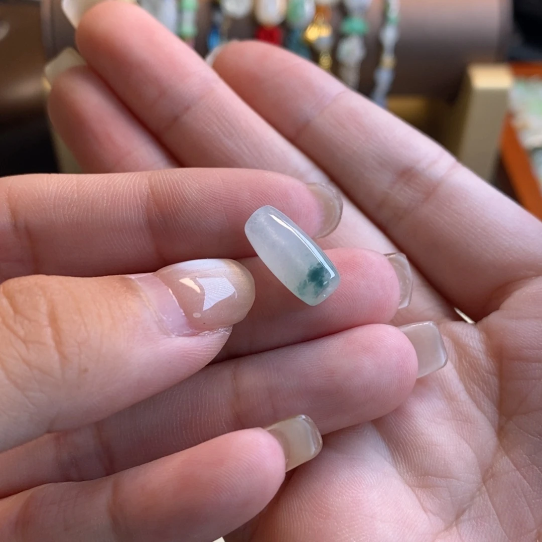 翡翠未镶嵌颈饰17809