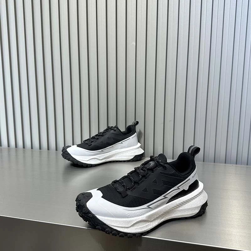 欧货时尚轻奢户外休闲鞋2025年夏季款轻便透气舒适软底百搭运动鞋