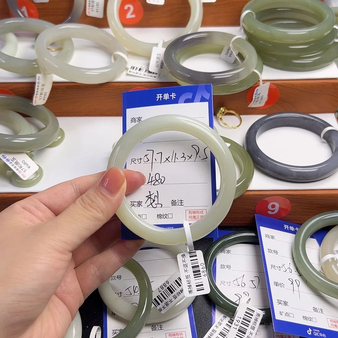 未镶嵌手镯和田玉想**唱