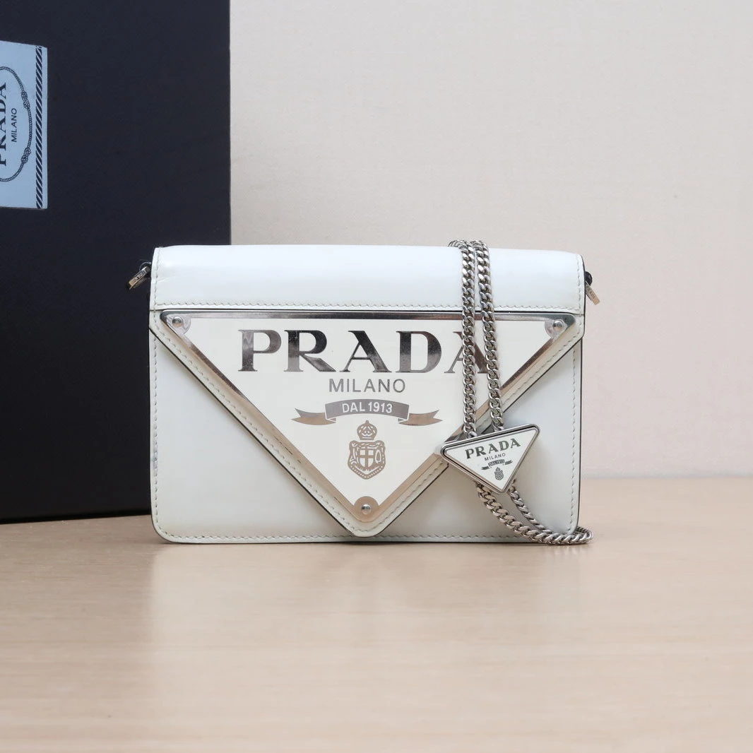 95新 Prada/普拉达 【lu】 链条包 WOC 17CM P235603017