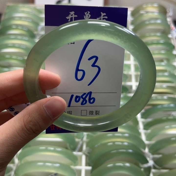 㜂***聊蛇纹石玉未镶嵌手镯