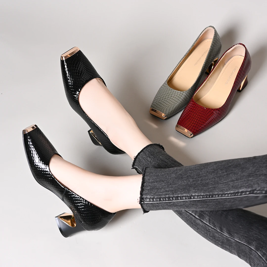 头层牛皮金属头防踢浅口单鞋女法式方头蛇皮纹粗跟百搭通勤小皮鞋